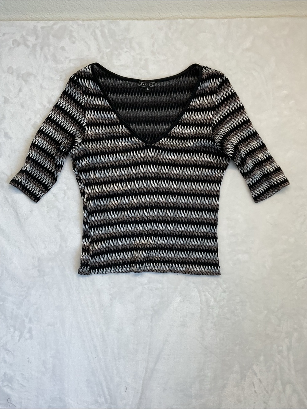 A.Z.I.Z Zigzag Striped V-Neck Sweater Top in Black and White